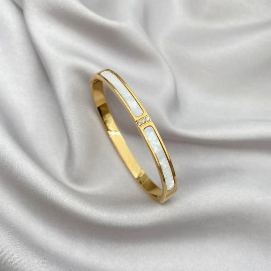 Zoe Bangle
